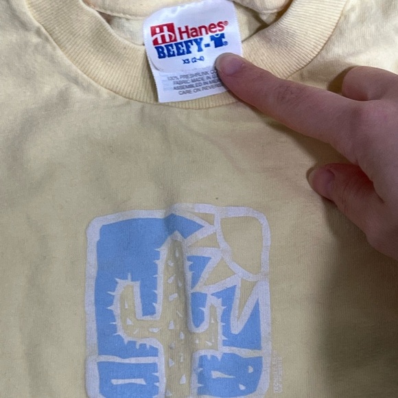 Vintage 100% cotton made in the USA 90s single stitch Yellow Graphic T-Shirt - Picture 3 of 4